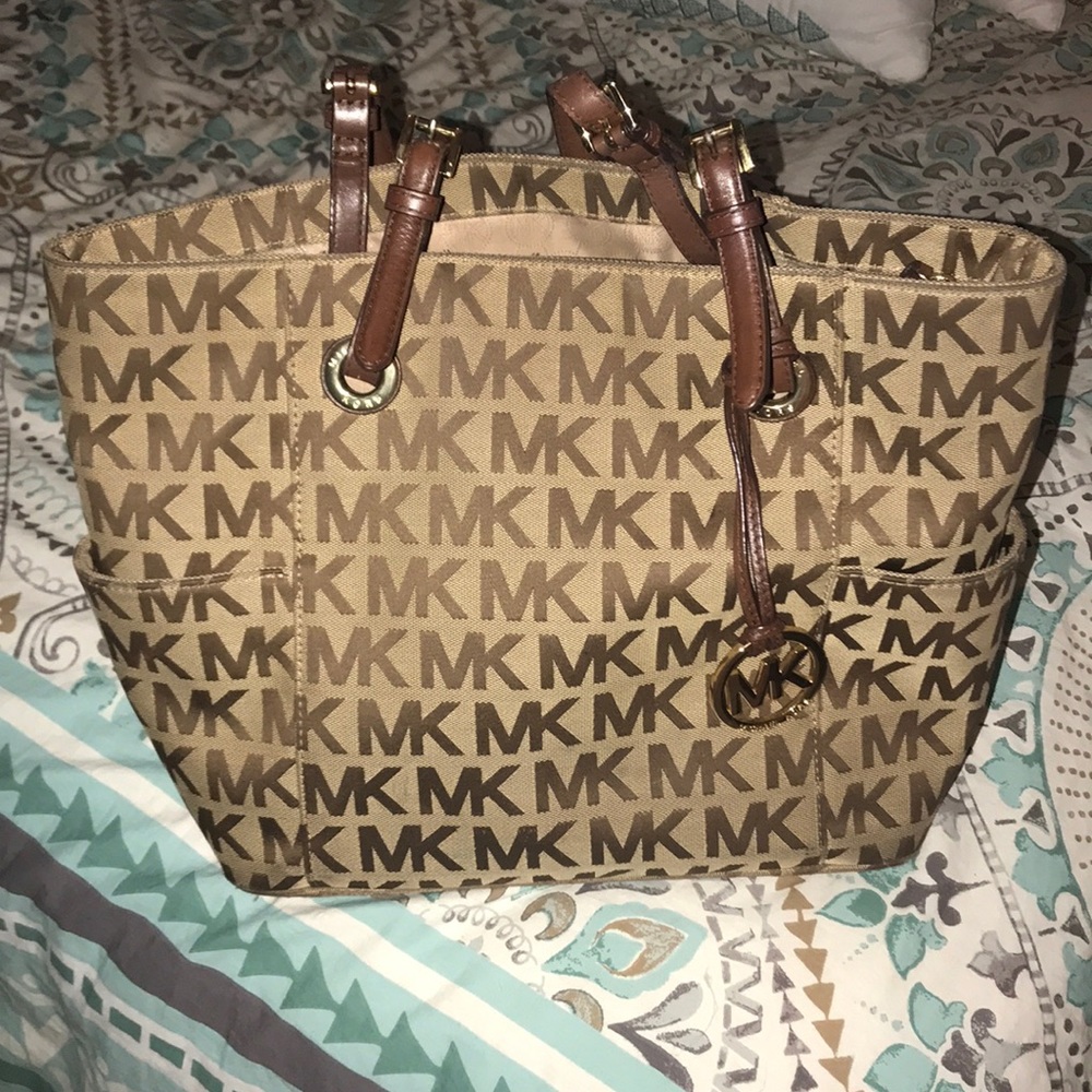 1 HOUR SALE!! 🎉🎉 Ends 2:45PM EST!!